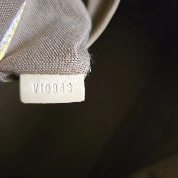 Louis Vuitton Monogram Canvas Handbag - Picture 10 of 12